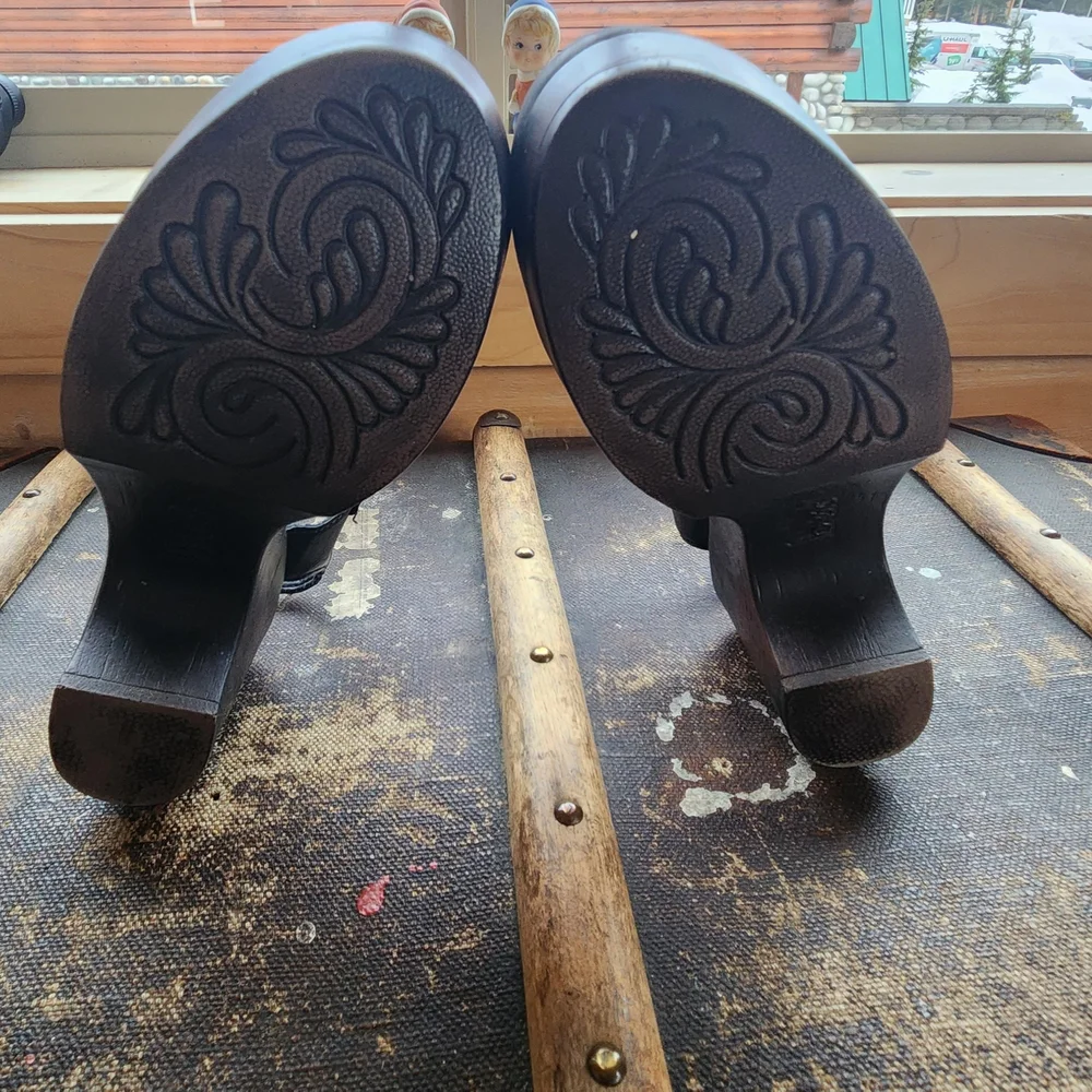 Black Leather Women's Shoes - Picture 4 of 4